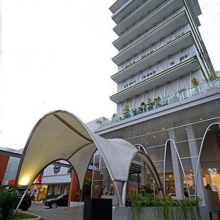La Lisa Hotel Surabaya Exterior foto
