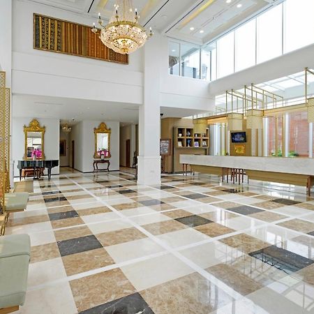 La Lisa Hotel Surabaya Exterior foto