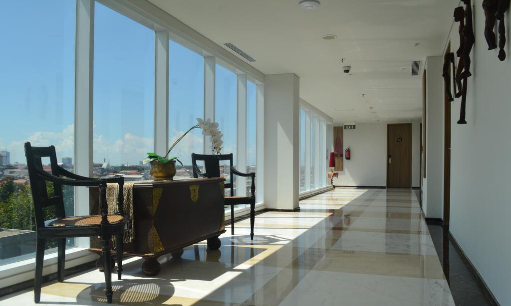 La Lisa Hotel Surabaya Exterior foto