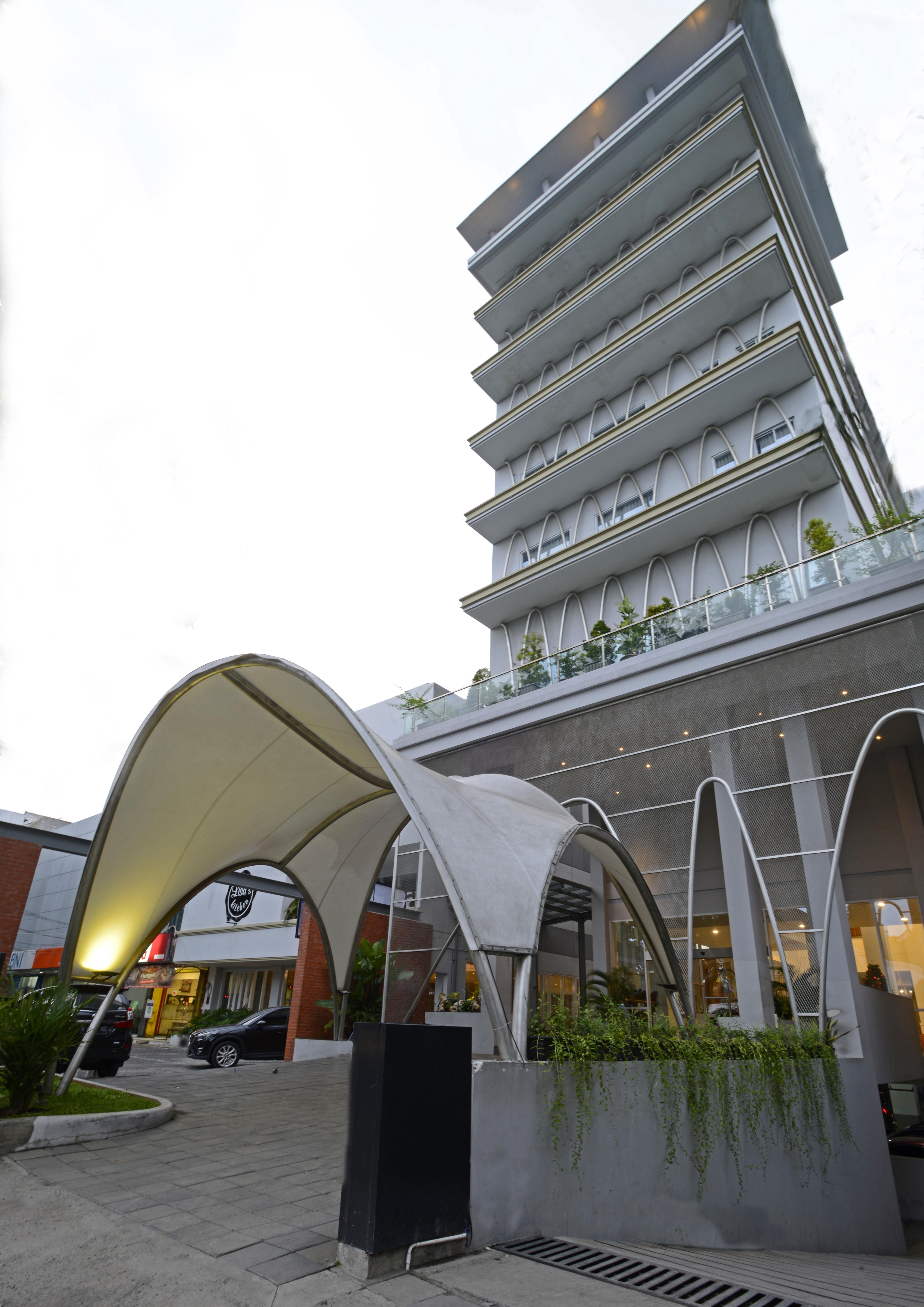 La Lisa Hotel Surabaya Exterior foto