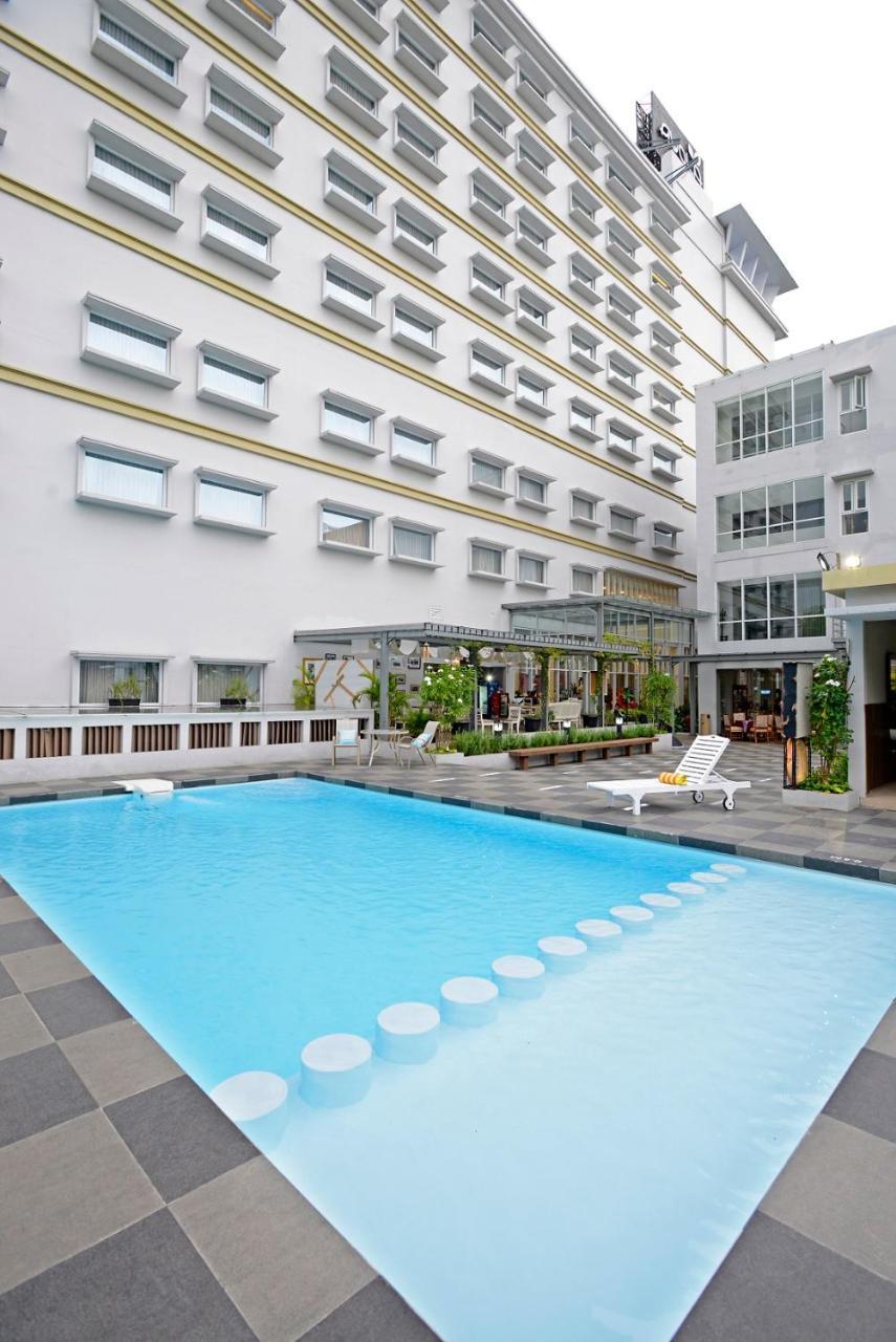 La Lisa Hotel Surabaya Exterior foto