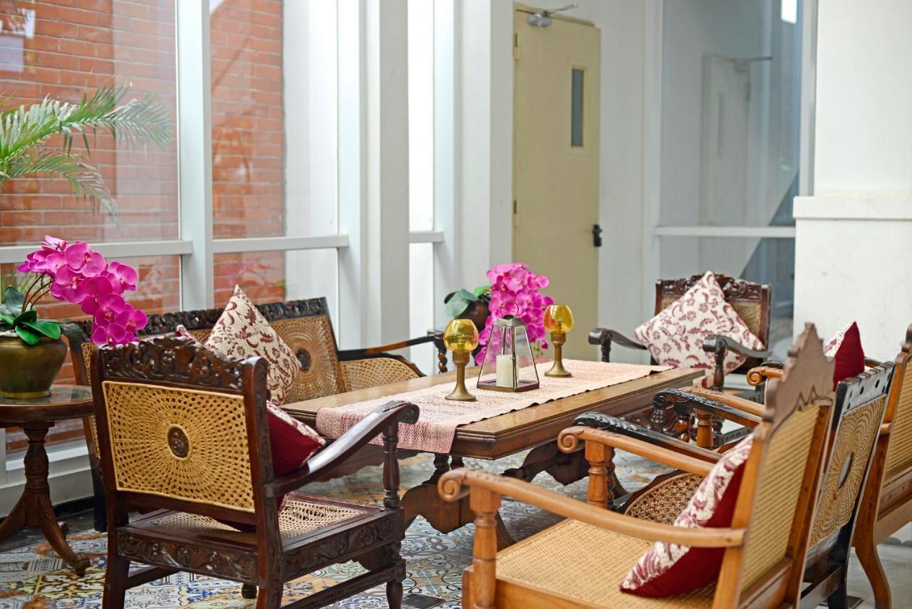 La Lisa Hotel Surabaya Exterior foto