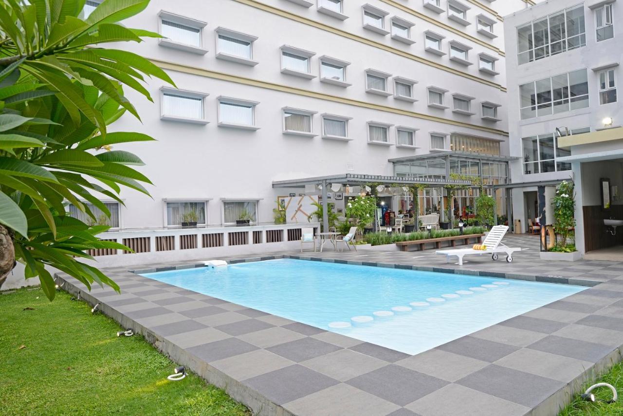 La Lisa Hotel Surabaya Exterior foto